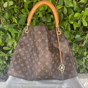 Louis Vuitton Monogram Artsy MM